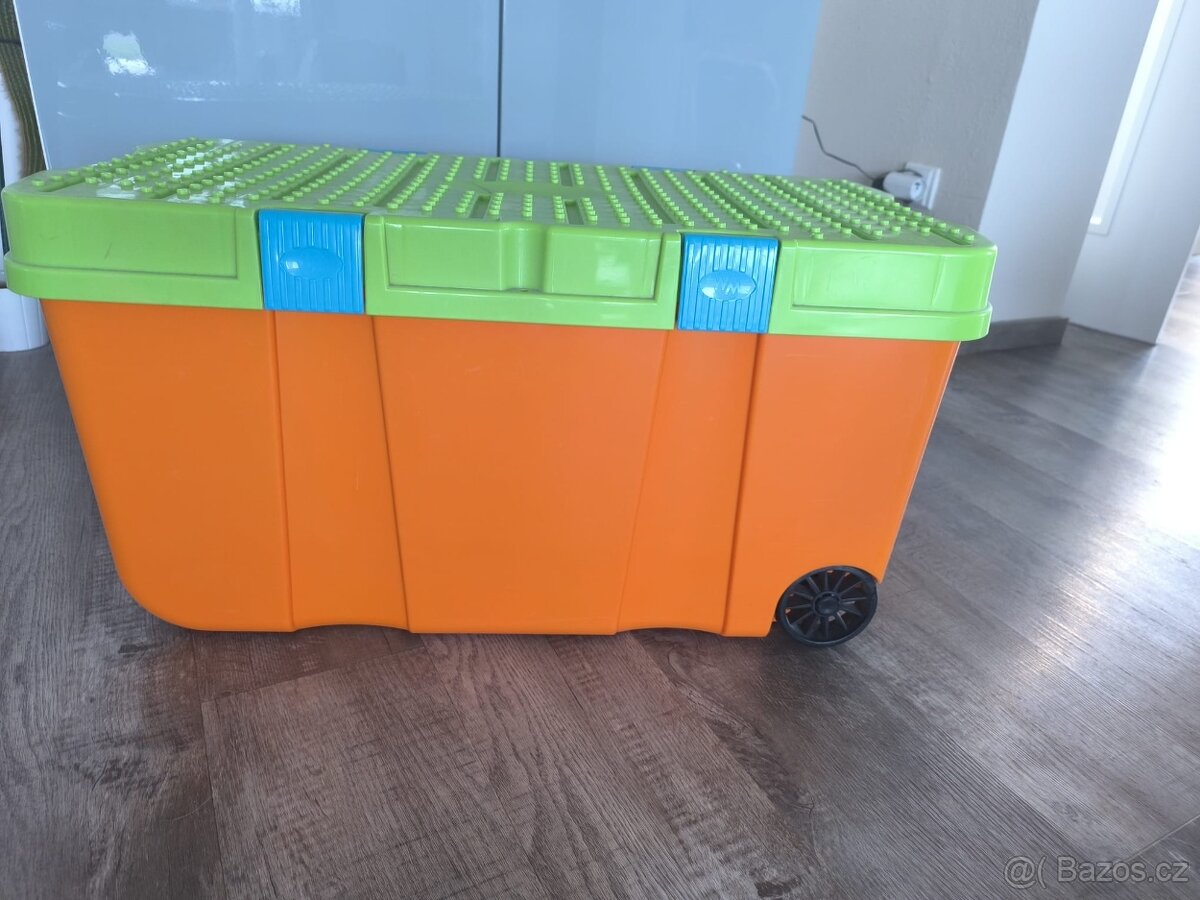 Plastový box s kolečky