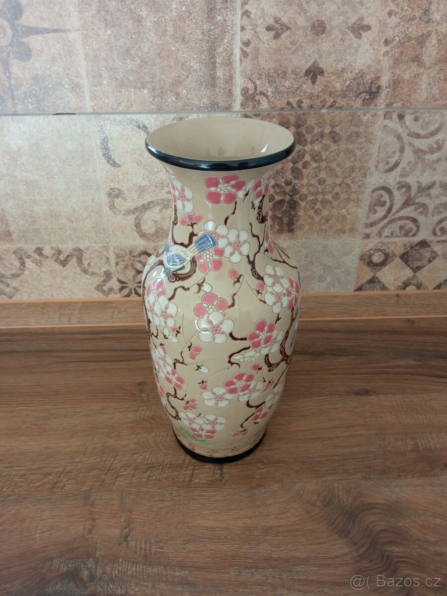 Starší čínská váza