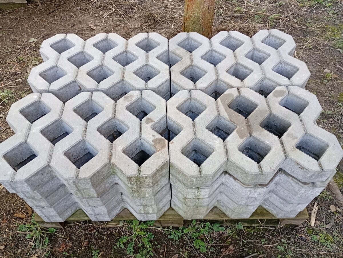 Zatravňovací dlažba