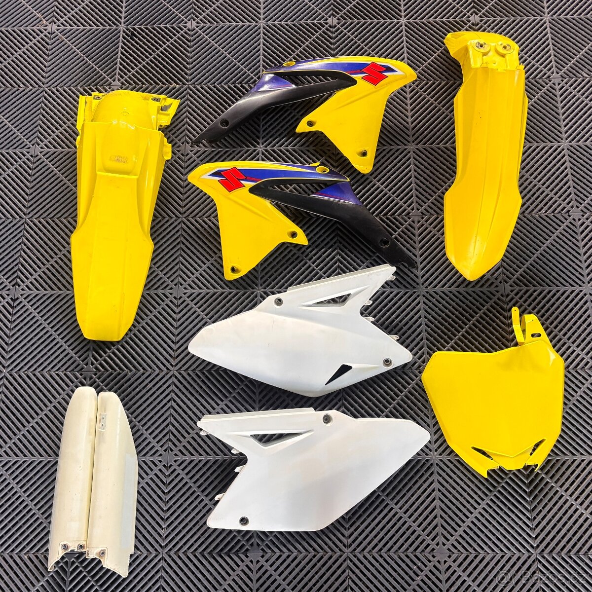 Motokrosové plasty Suzuki