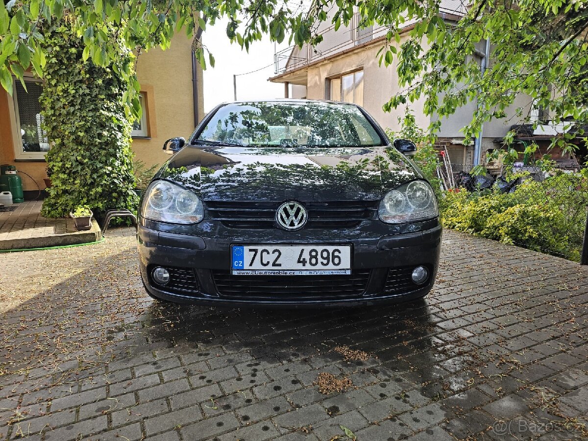 Volkswagen golf 5 1.4mpi
