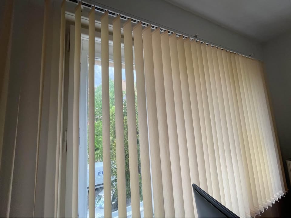 Vertikální žaluzie 2,65x1,75m barva capuccino