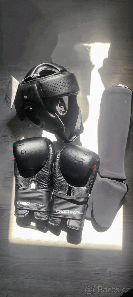 ➡️ Boxerský set Outshock(rukavice14 oz,helma,holeně L)-NOVÉ