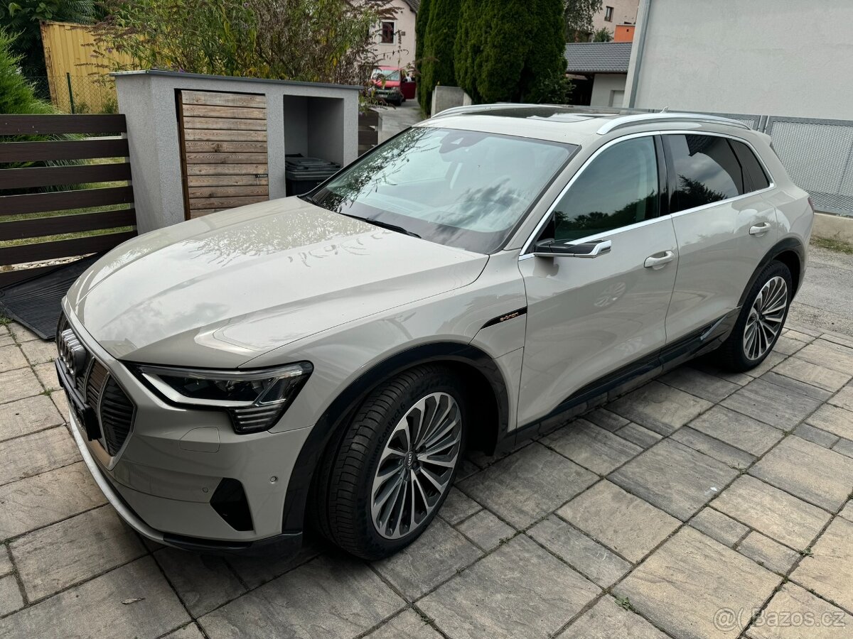 Audi E-tron 55 300kW plná výbava najeto 59 tis km nový motor
