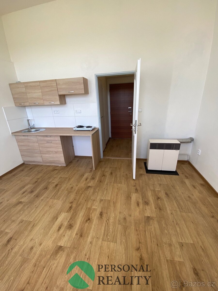 Pronájem kompletně zrekonstruované garsoniery, 21 m2, Kladno