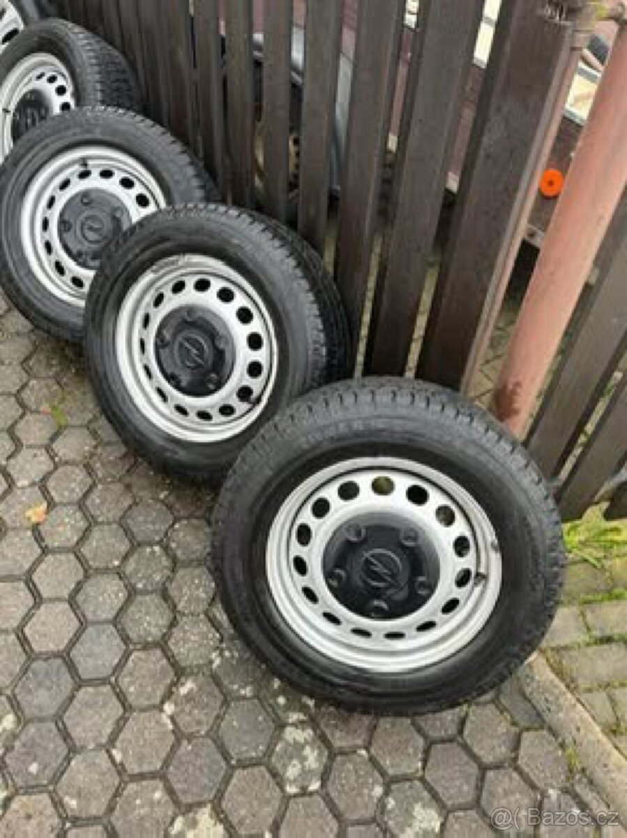 Zimní pneu 215/65 nR 16C
