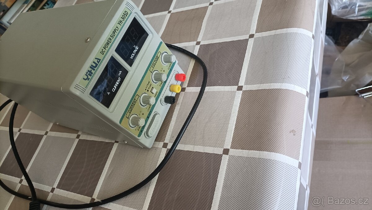 Laboratorní zdroj Yihua 305D
