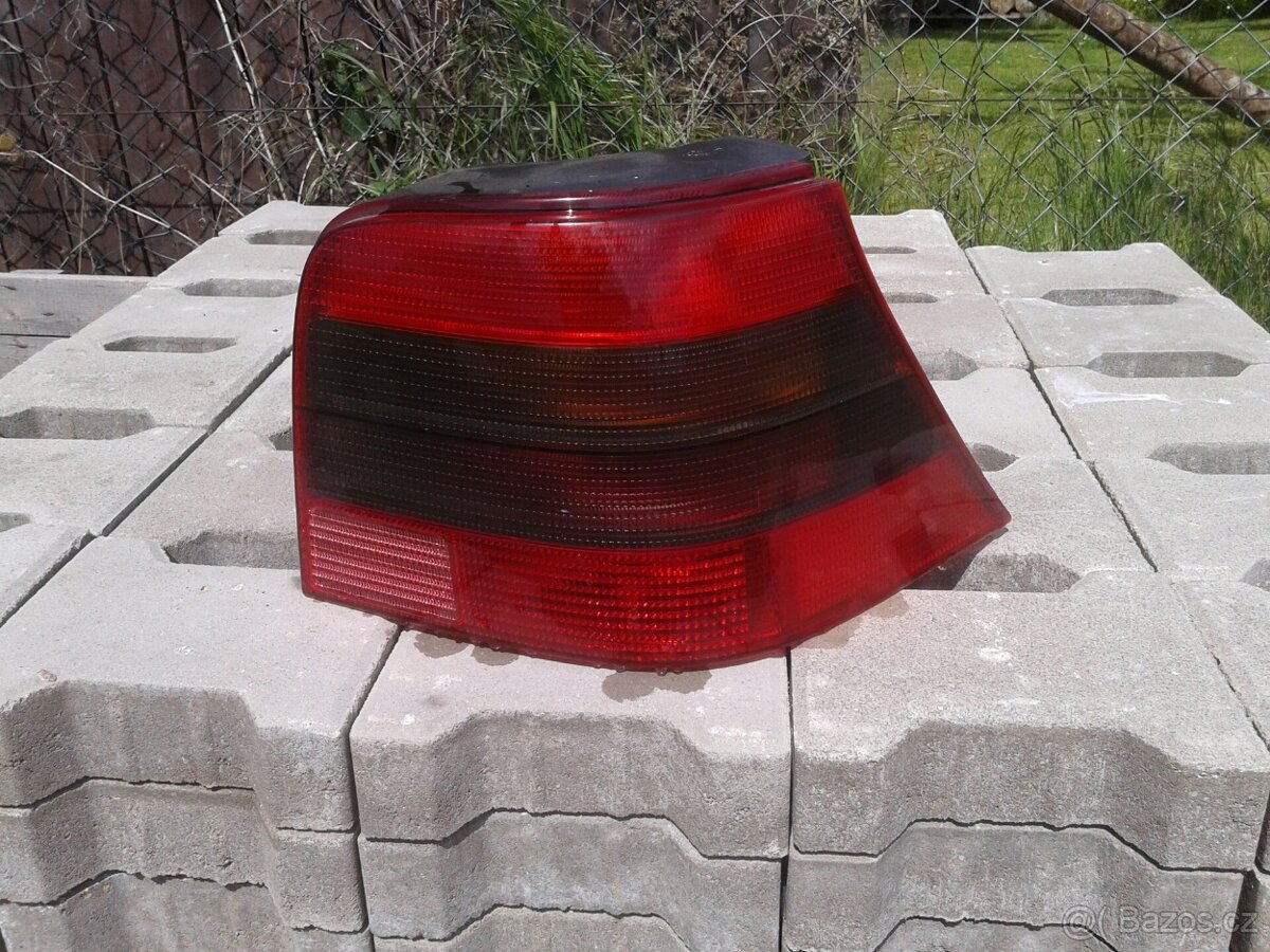 VW Golf 4 pravé zadní světlo