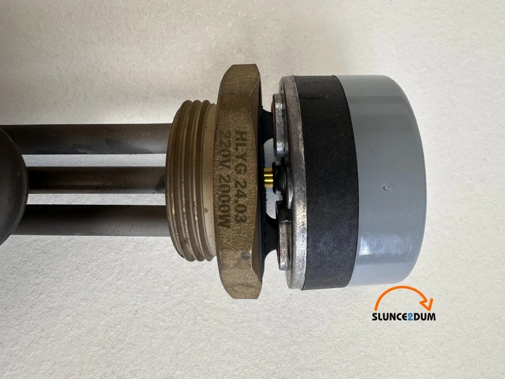Elektrický ohřívač pro beztlakový solární ohřívač vody