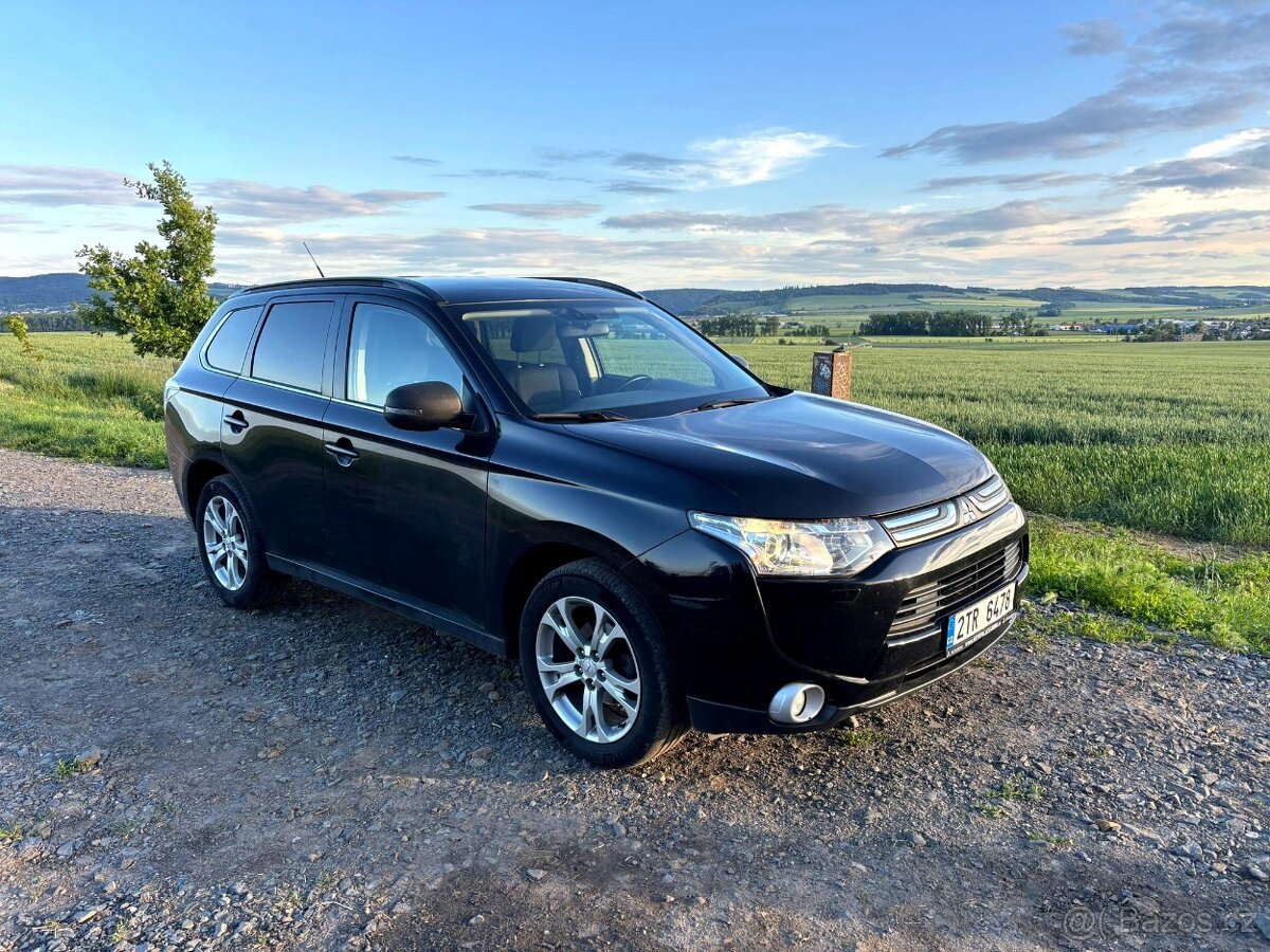 Mitsubishi Outlander, 2.2 Di-D, 4x4, 7 míst, r. 2014