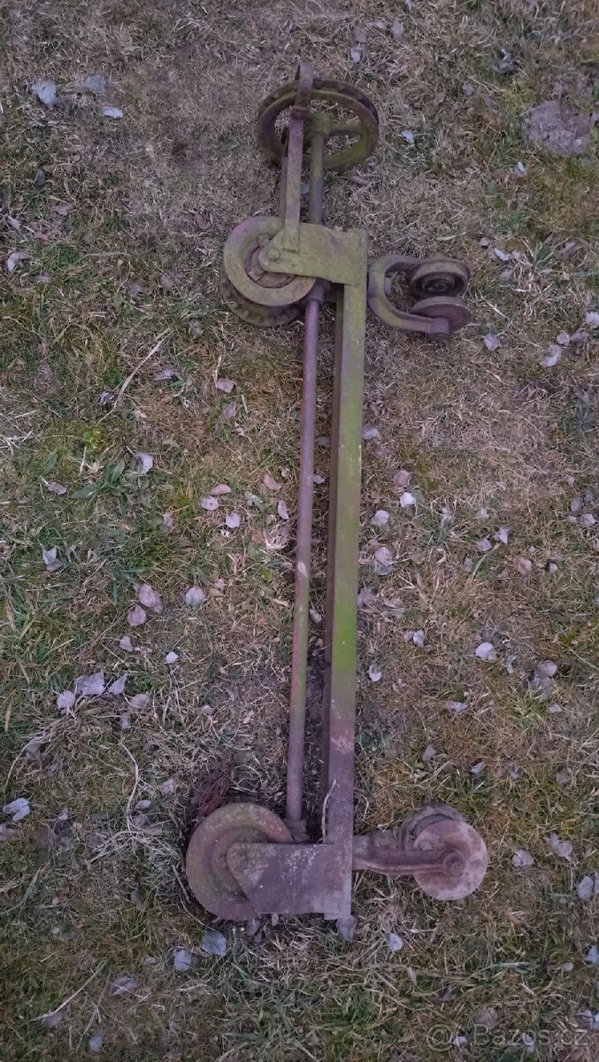Závěs na vyvážecí vozík