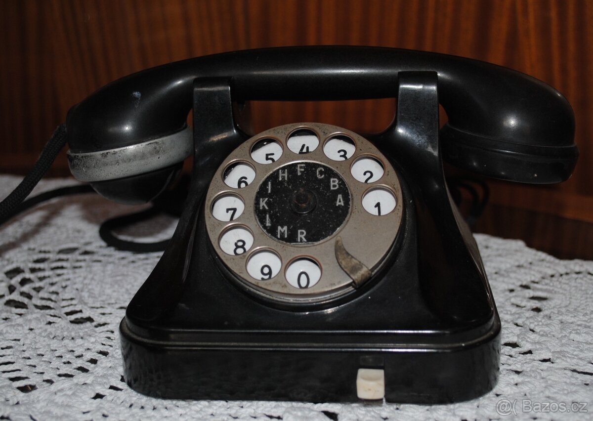 Starý telefonní přístroj