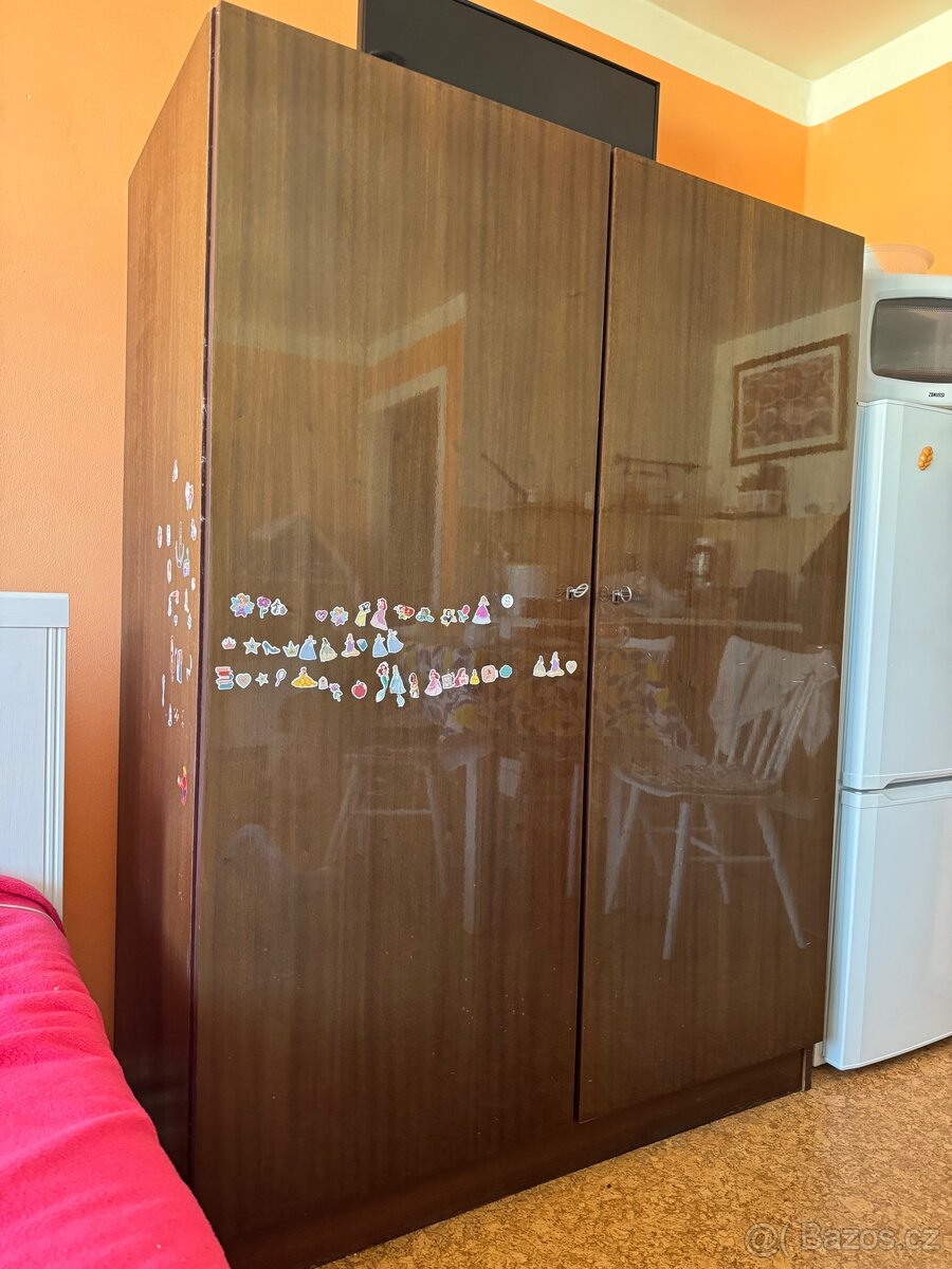 Darujeme skříň zdarma (osobní odběr - Zásada)