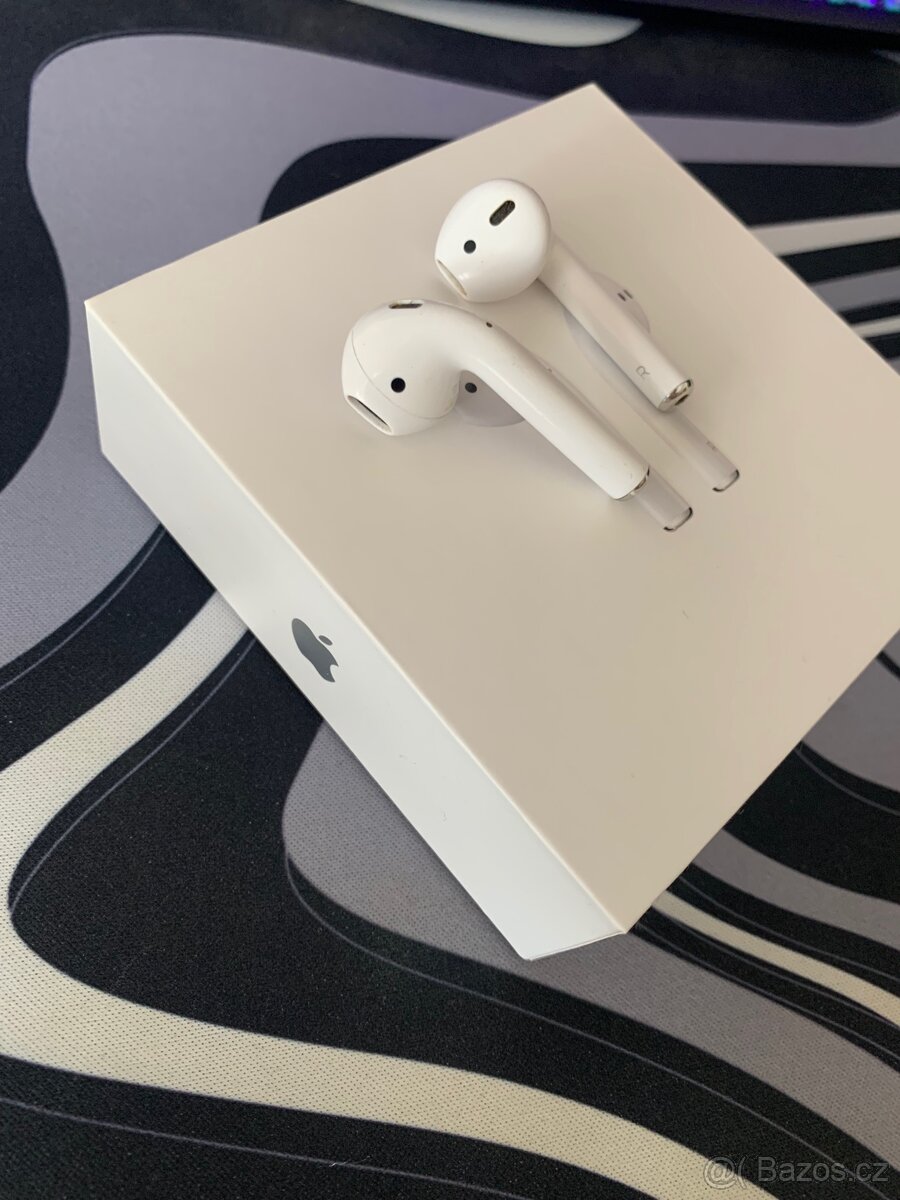 Apple AirPods 2019