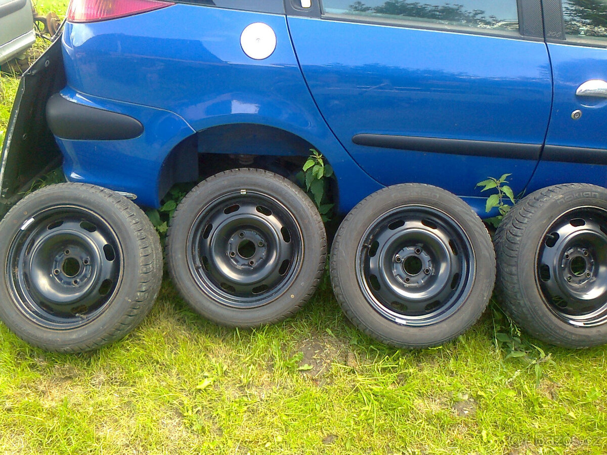 185/55/15,zimní,Nokian,Tomket,sada 4ks,ráfky,Peugeot,Citroen