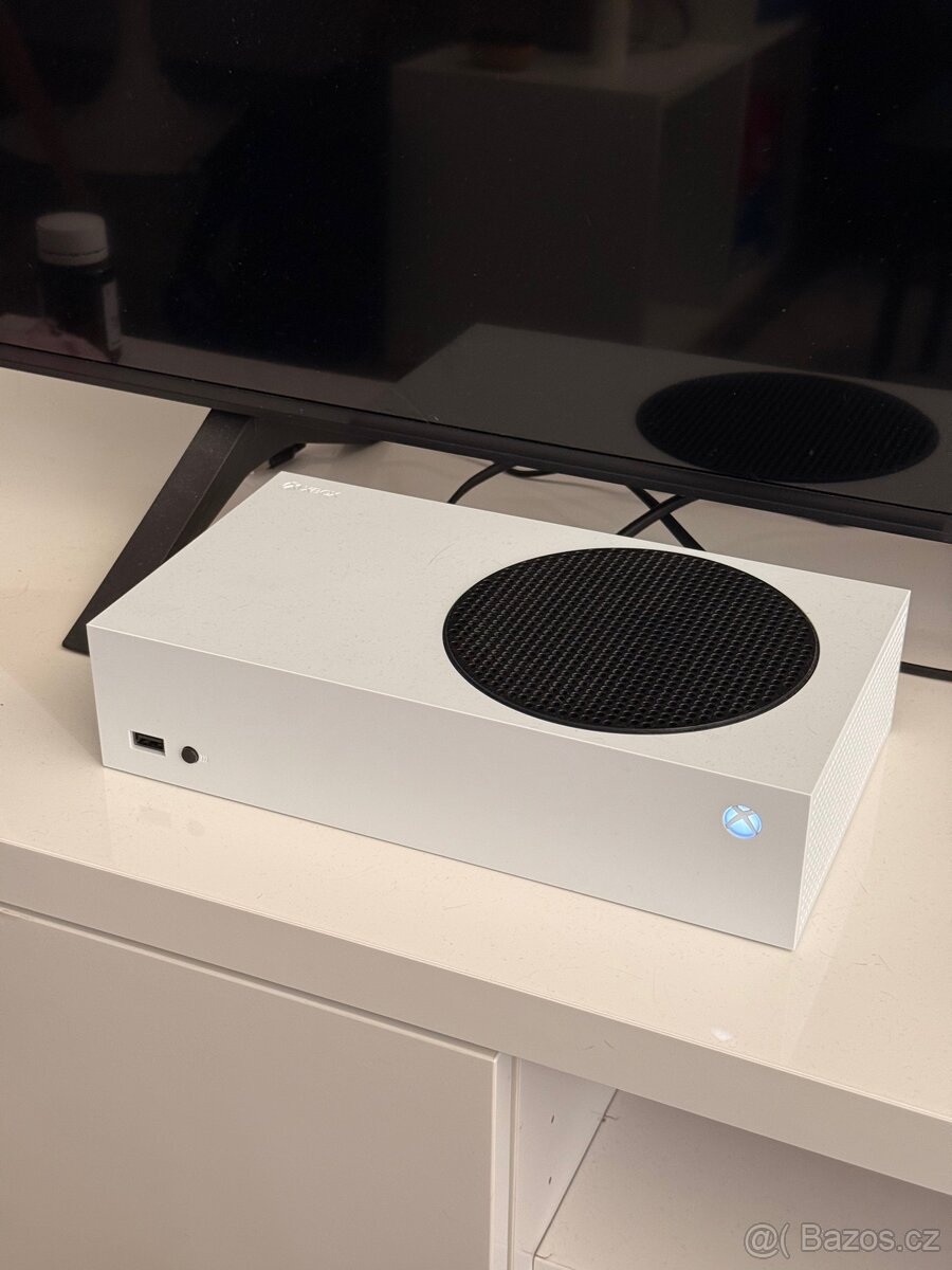 Prodám Xbox Series S + 2 ovladače