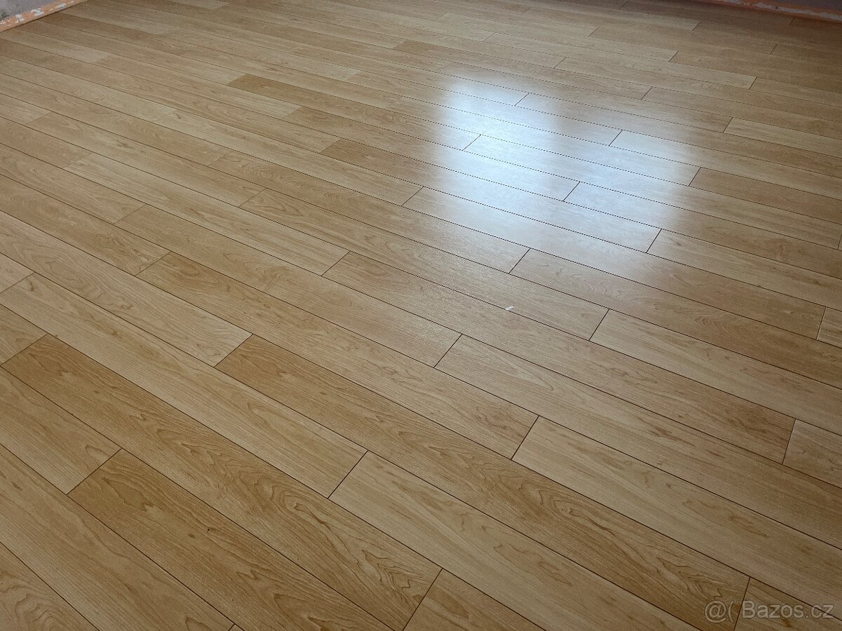 Starší laminátová podlaha