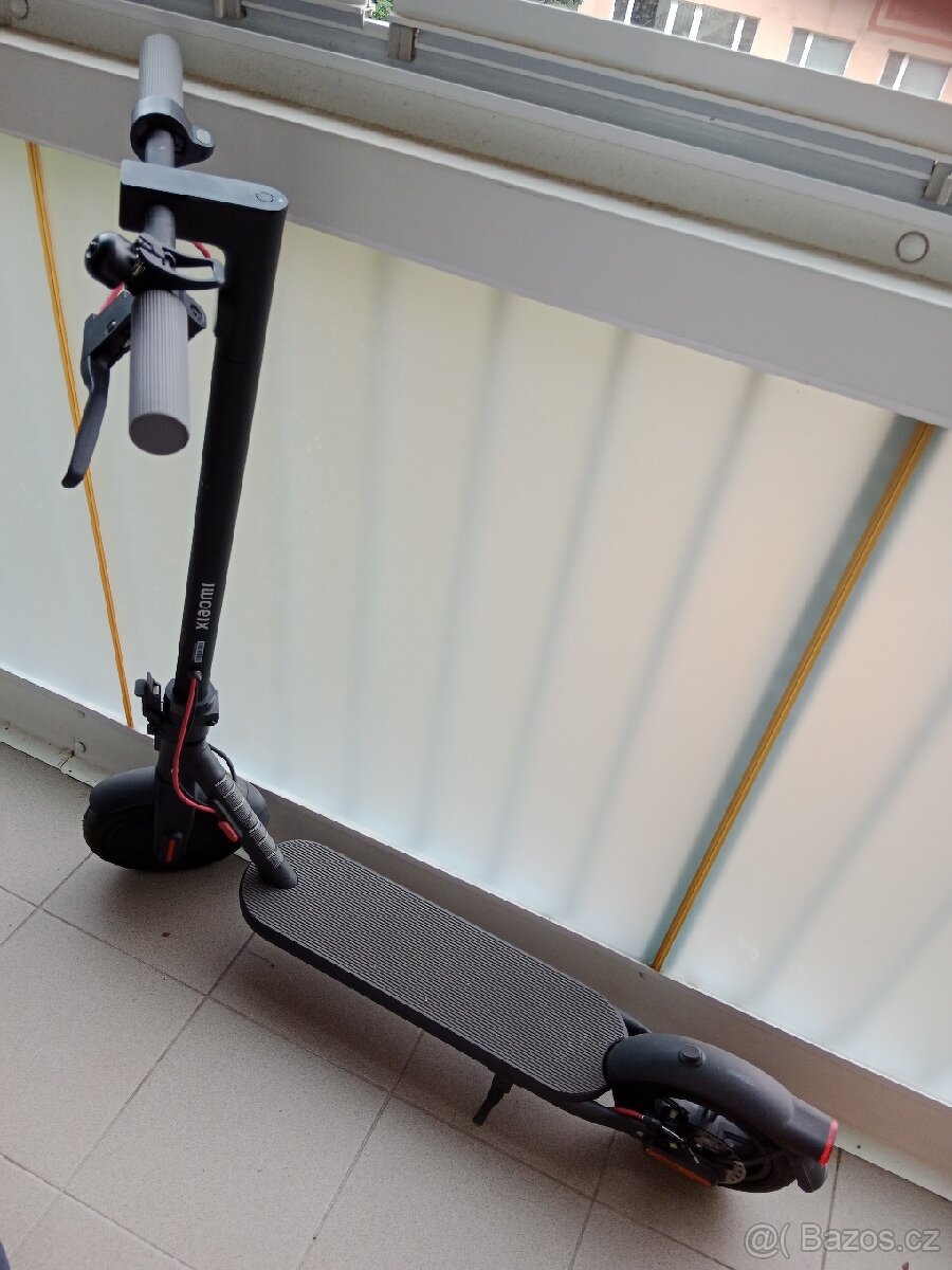 Elektrokoloběžka Xiaomi Scooter 4 EU
