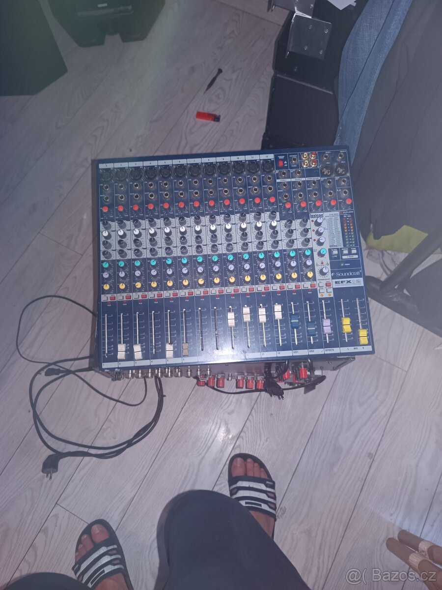 mixak soundcraft efx 12