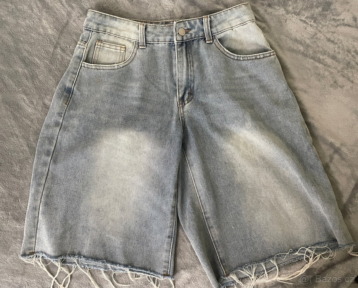 Jorts - dlouhé kraťasy