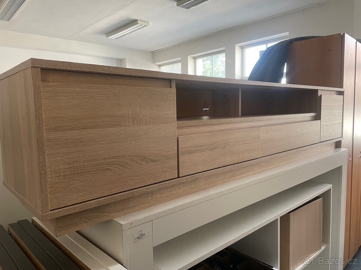 Skříňka pod TV
