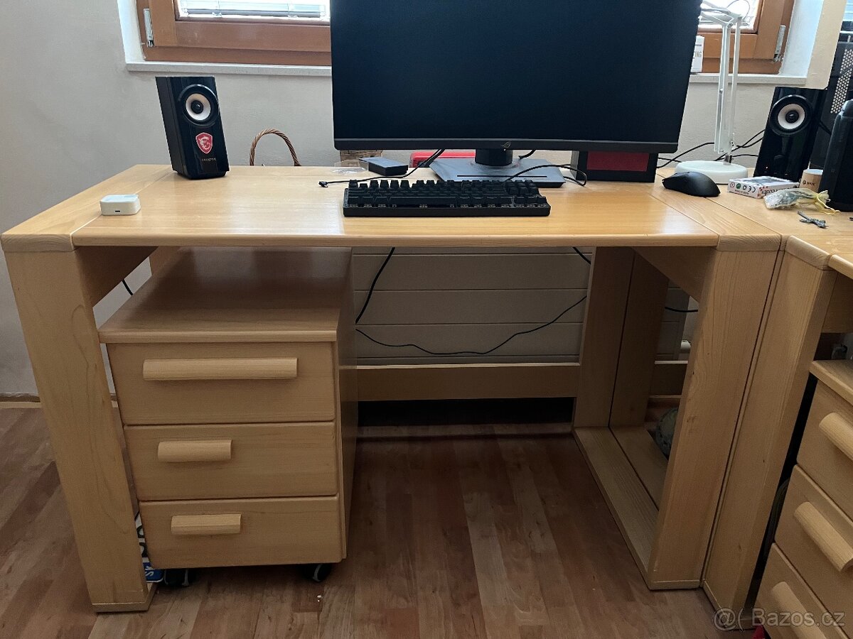 Psací stůl
