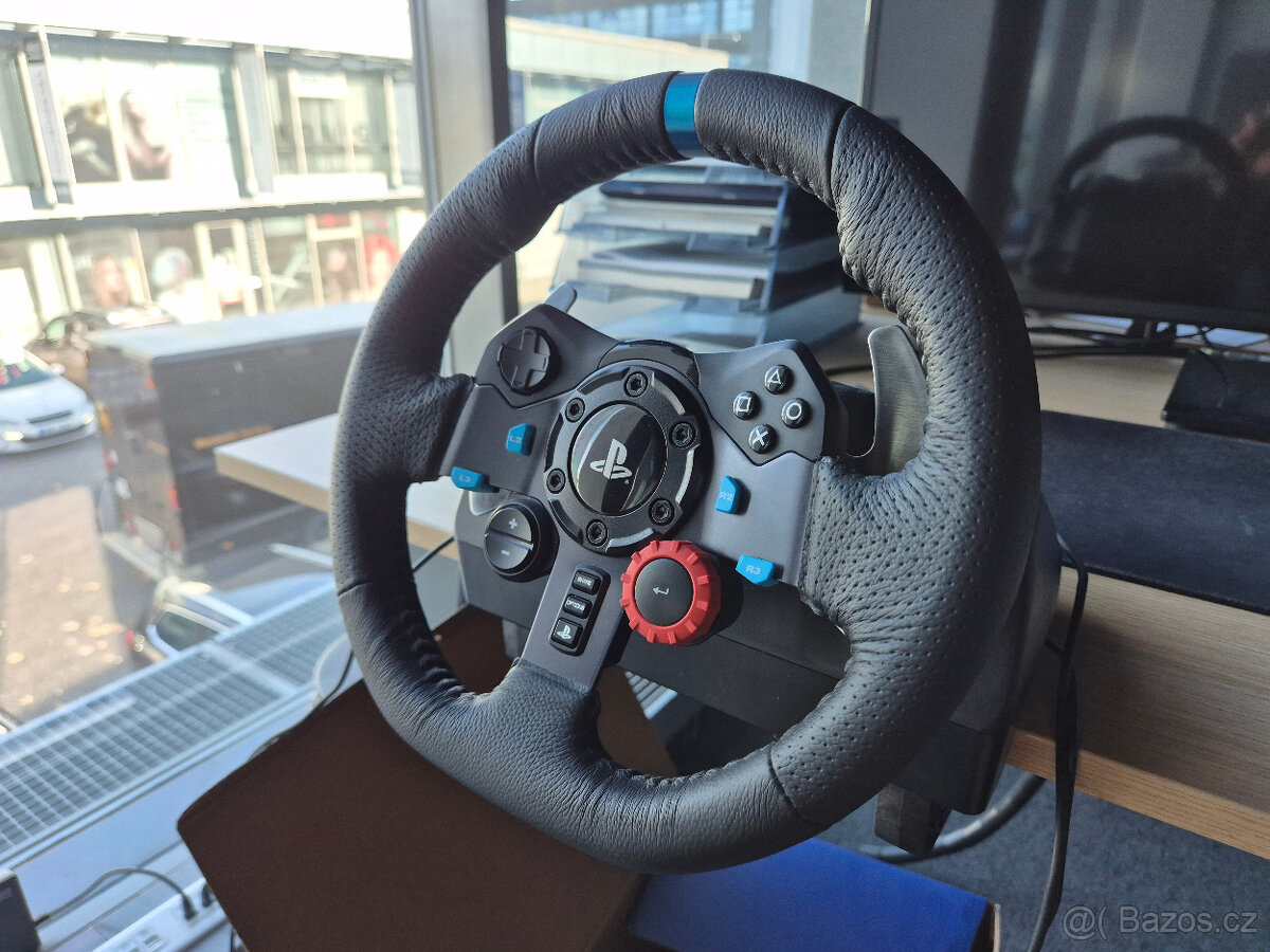 Logitech G29 (a řadící páka)
