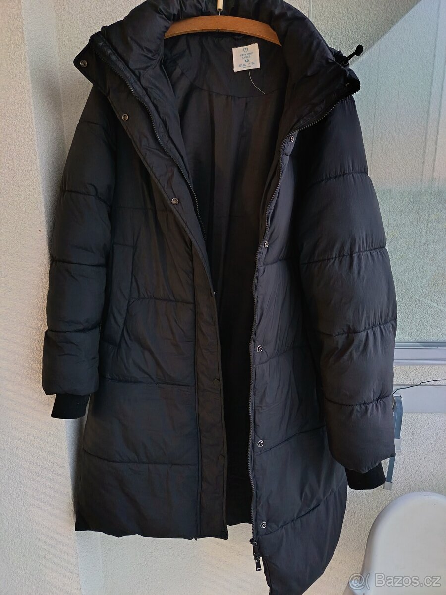 Dámský černý kabát