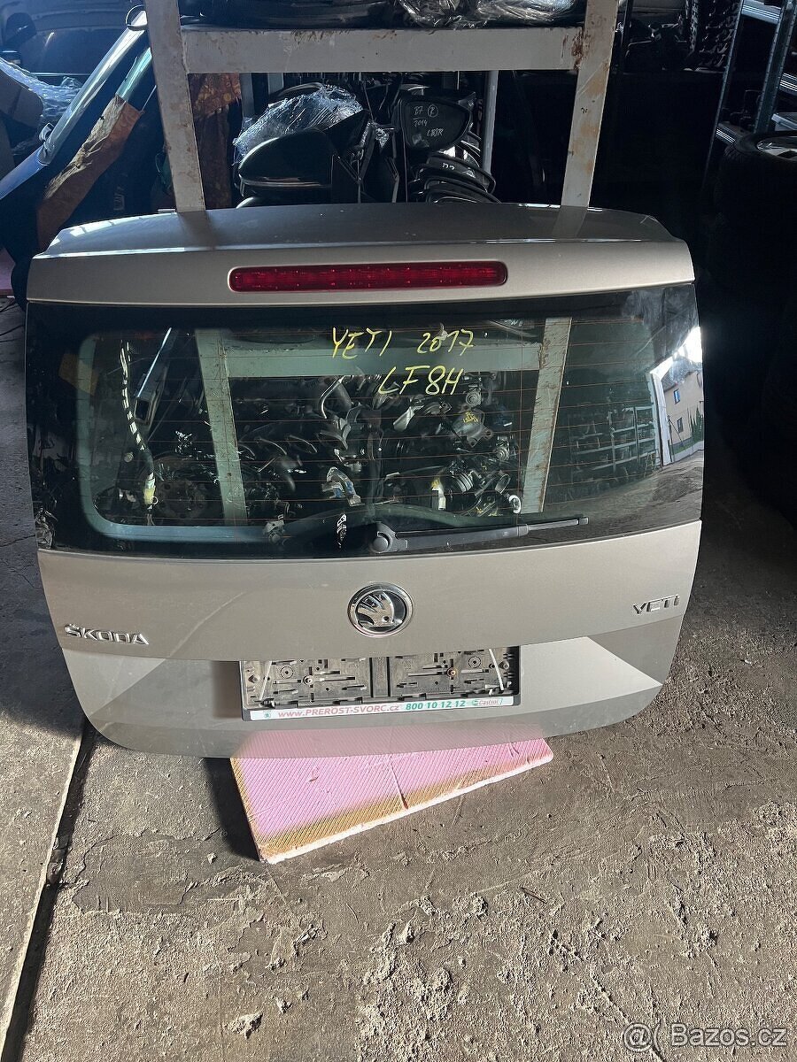 Páté dveře Škoda Yeti Facelift LF8H barva,b