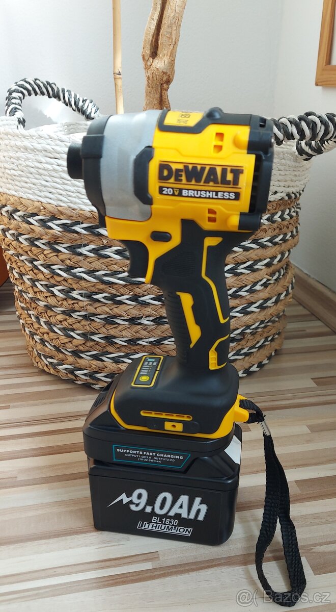 Redukce-adaprér, nářadí DeWALT na Aku Makita 18V,TOP.