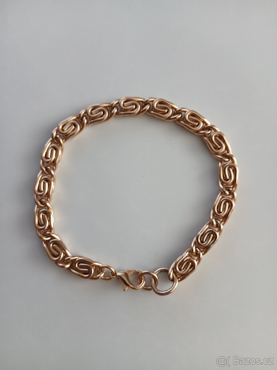 Náramek z retro pouti. Bižuterie