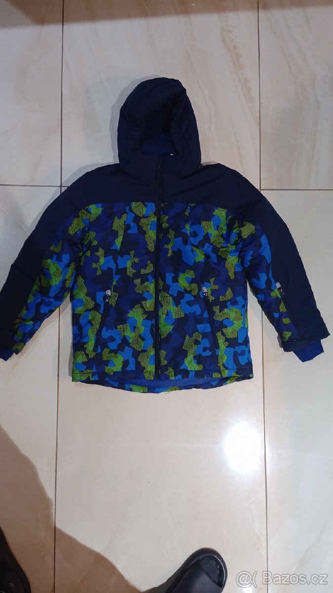 Nova zimní dětská bunda 10-12 148/152?