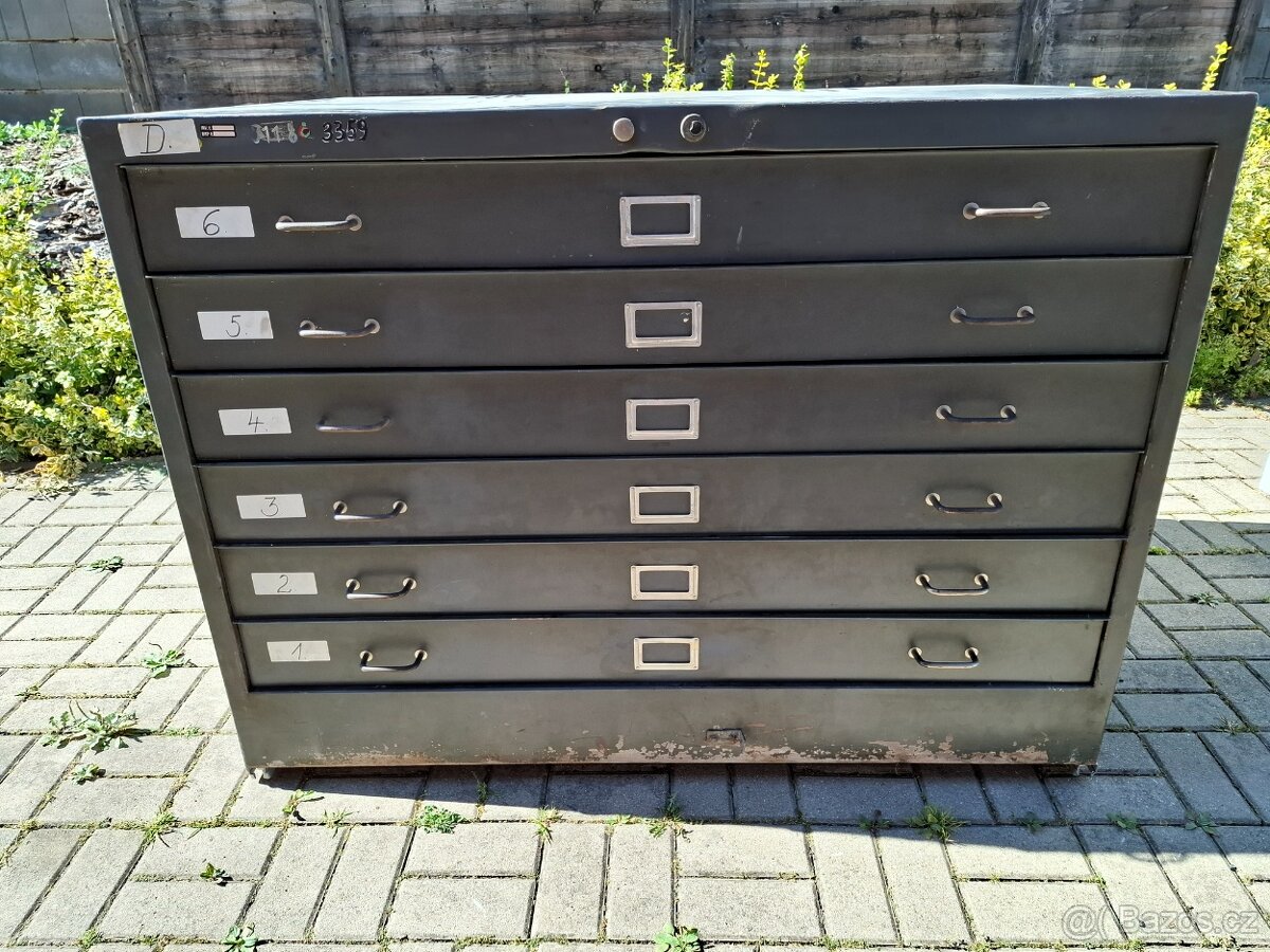 Plechová skříňka se šuplíky