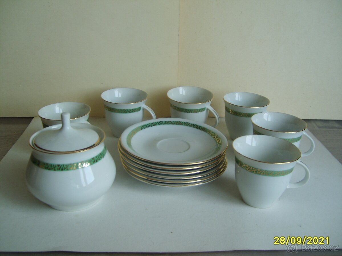 Kávové hrníčky zeleně zdobené na doplnění