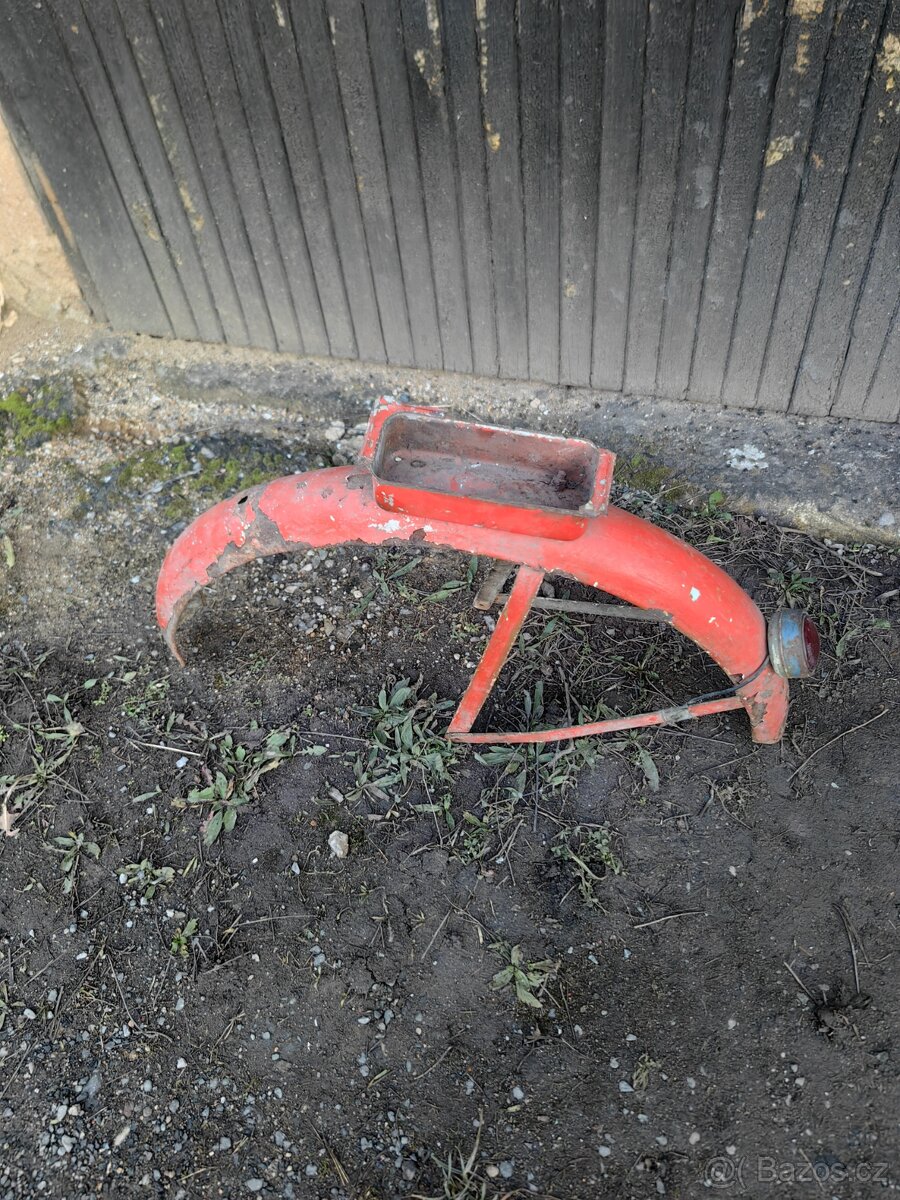 Stadion s11 zadní blatník