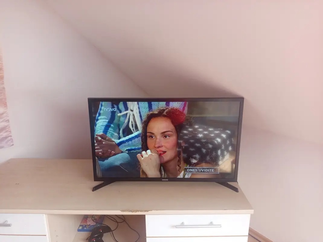 Tv úhlopříčky 80