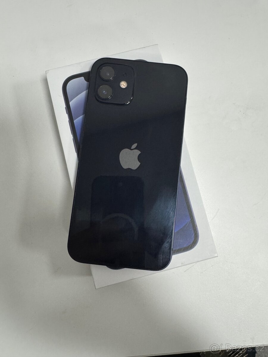 iPhone 12 – černý – 64 GB – hezký stav