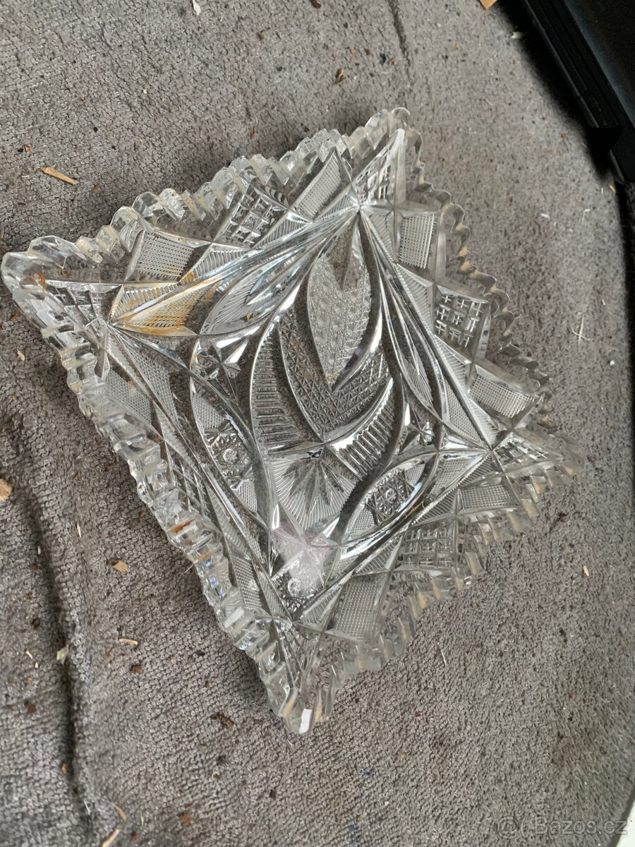 Starožitné předměty ze skla