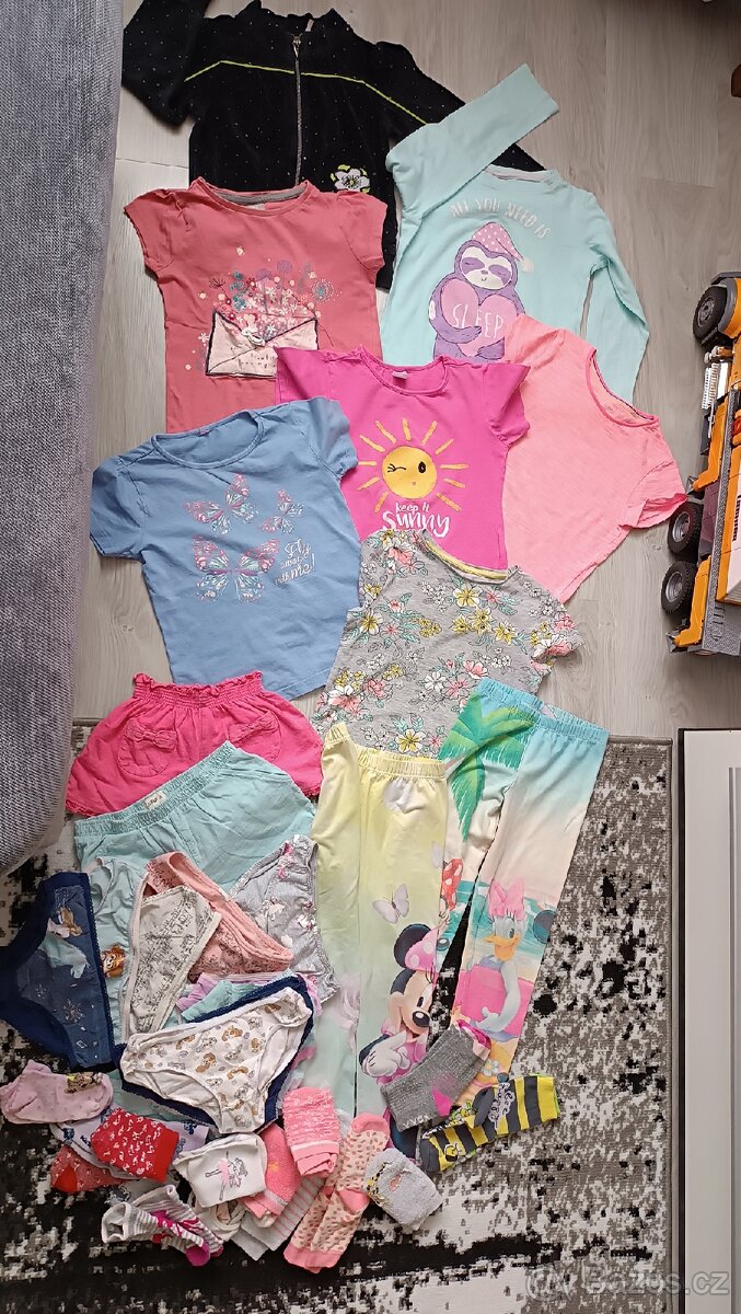 Mix dívčí (trika, mikča, atd...) 4 až 5 let
