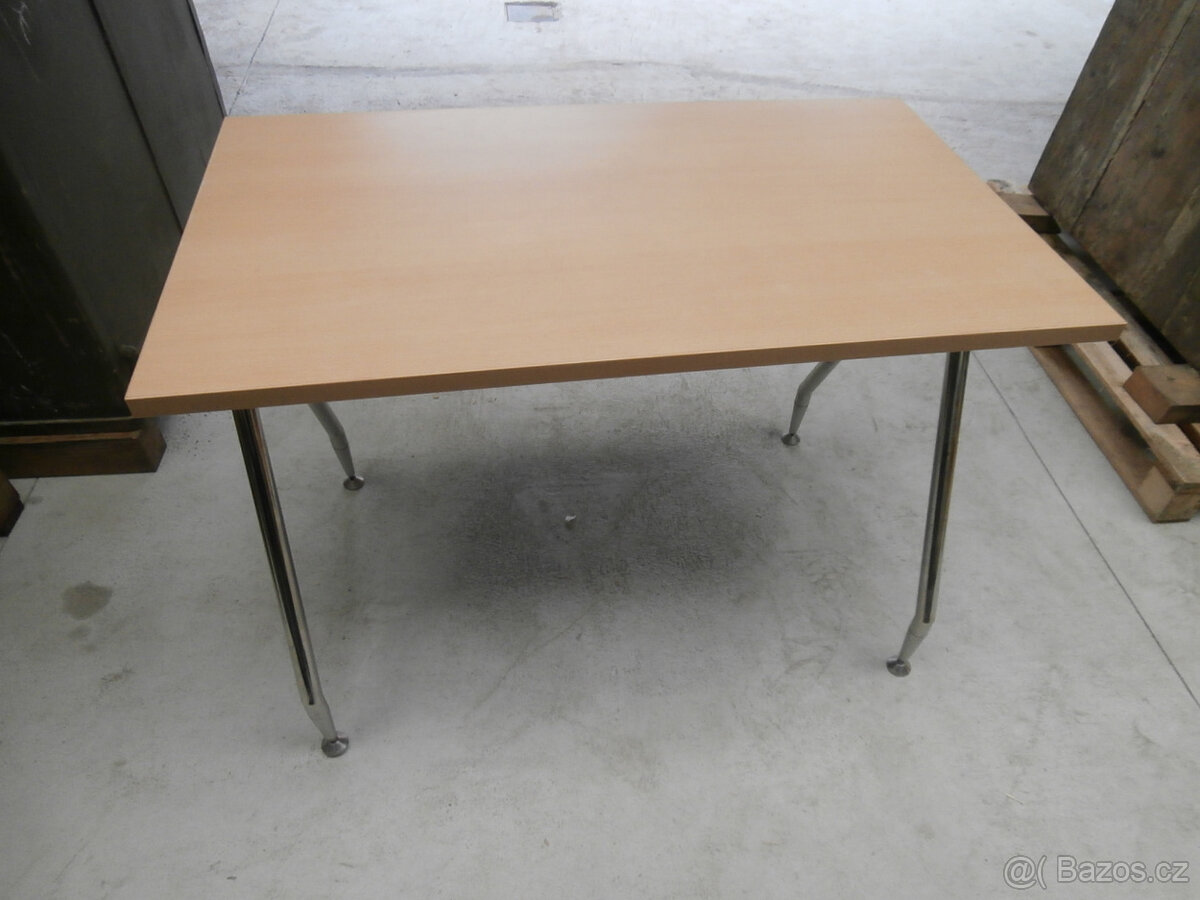 Stůl moderní použitý za 1.000 kč