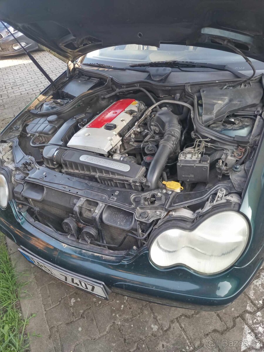 Mercedes benz na opravu nebo náhradní díly