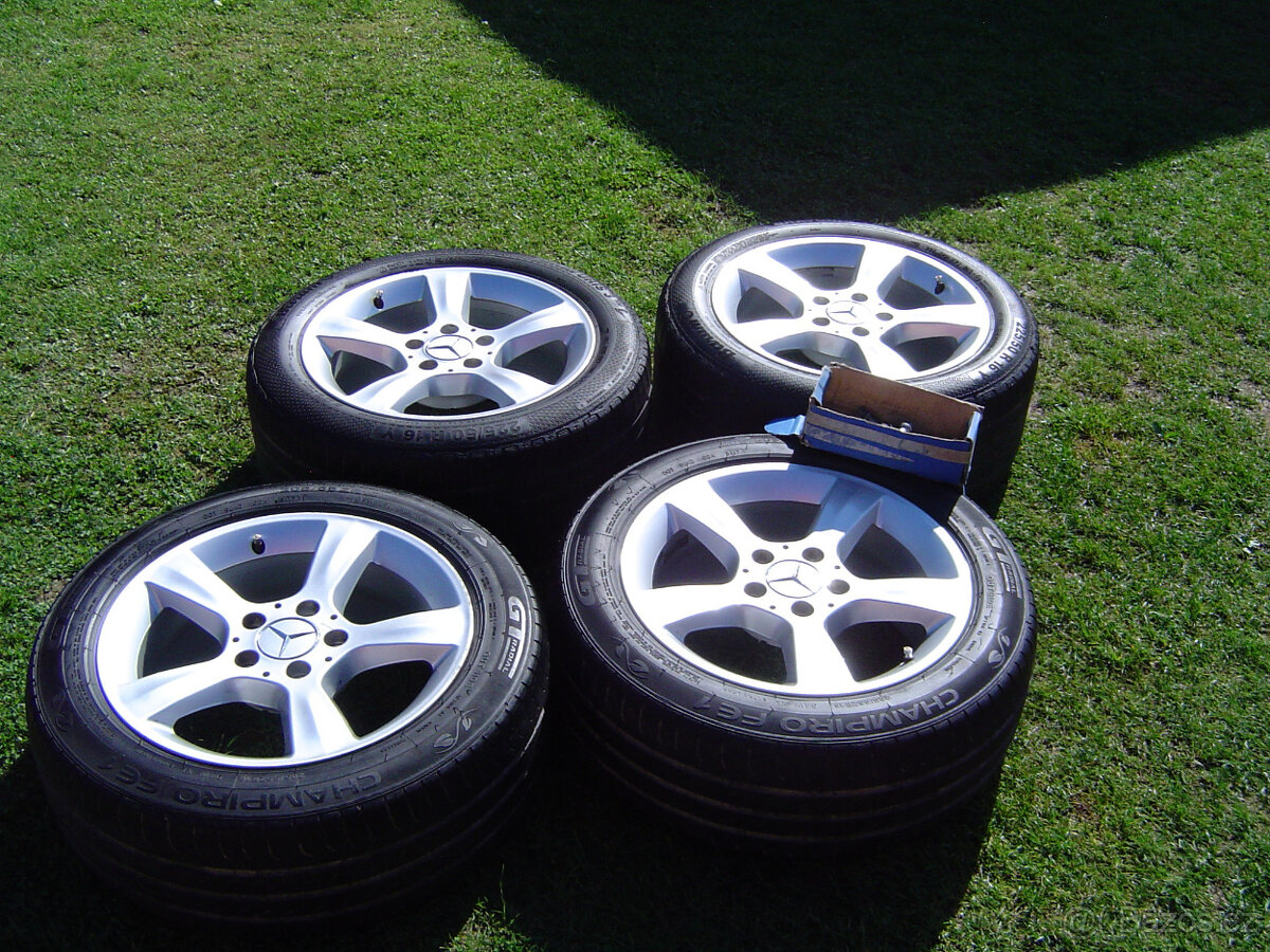 4 XLETNÍ HLINÍKOVÁ KOLA ORIGINÁL MB..205/225/55/50 R16. TOP