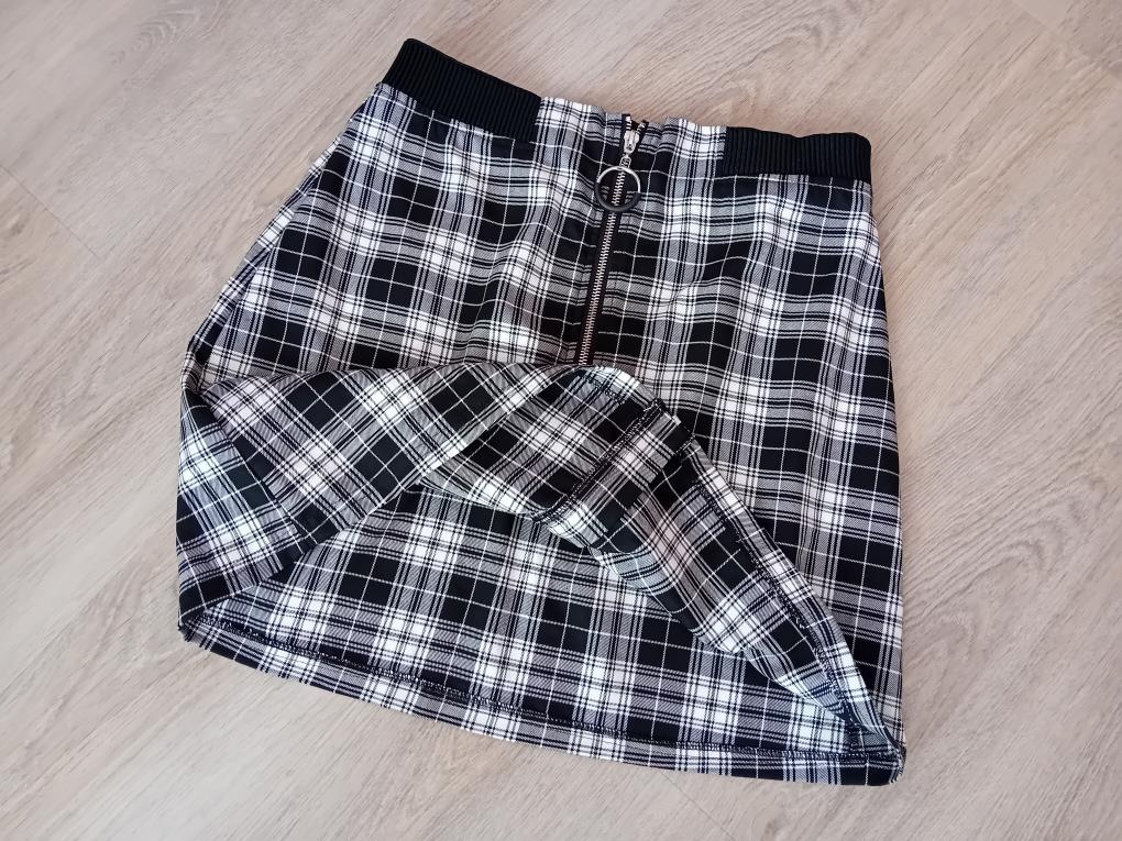 HEZKÁ DÁMSKÁ SUKÝNKA NA ZIP - vel.XL / zn.FBsister