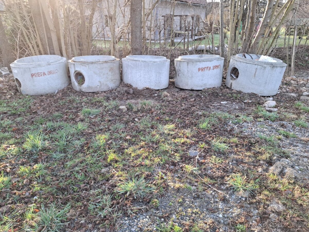 Kanalizační šachta