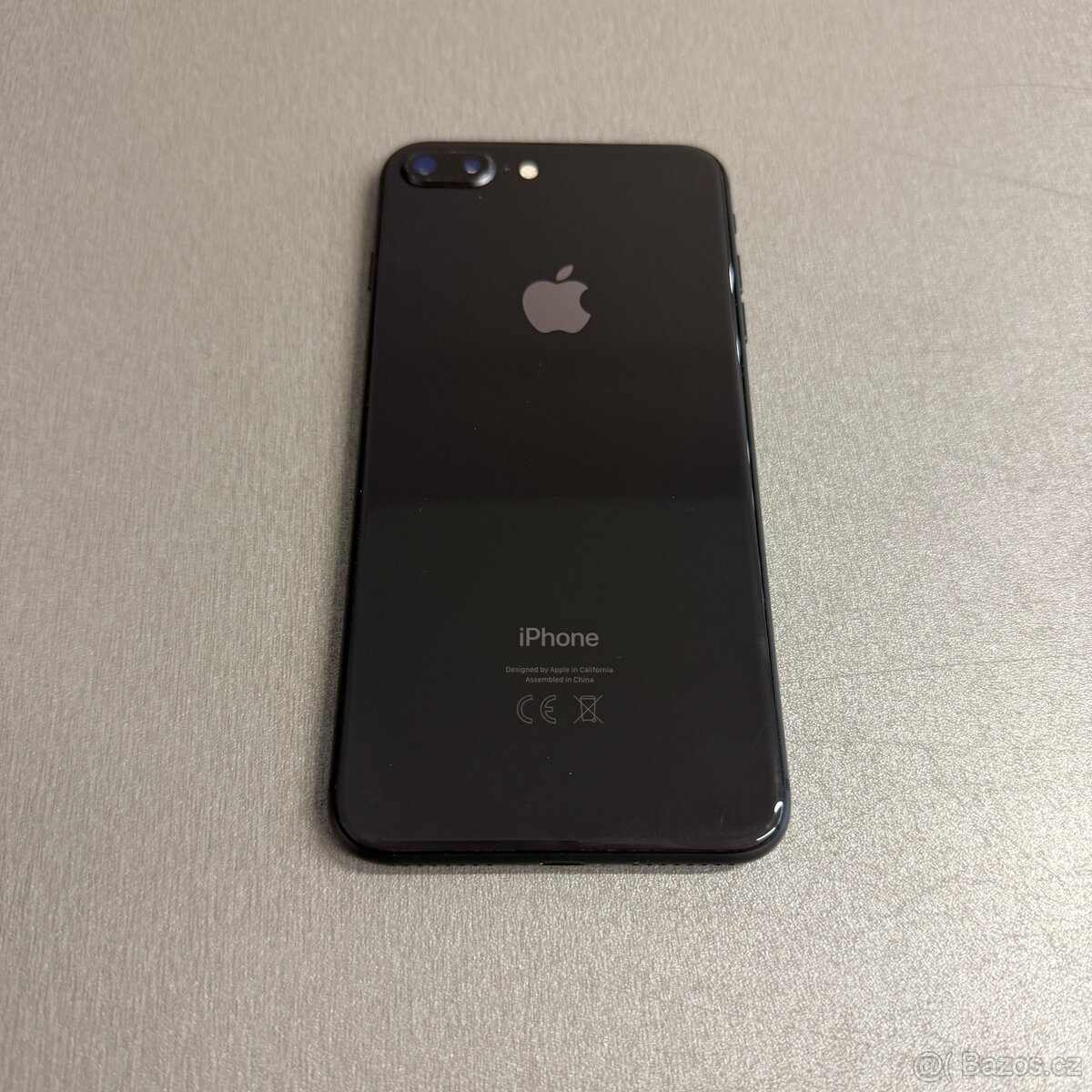 iPhone 8 Plus 64GB, pěkný stav, 12 měsíců záruka