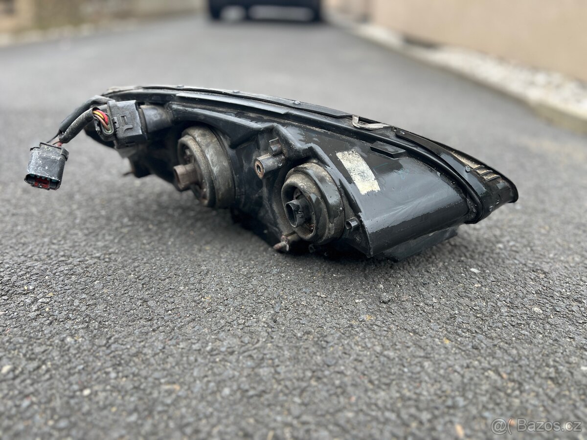 Levé přední světlo na Chrysler PT Cruiser