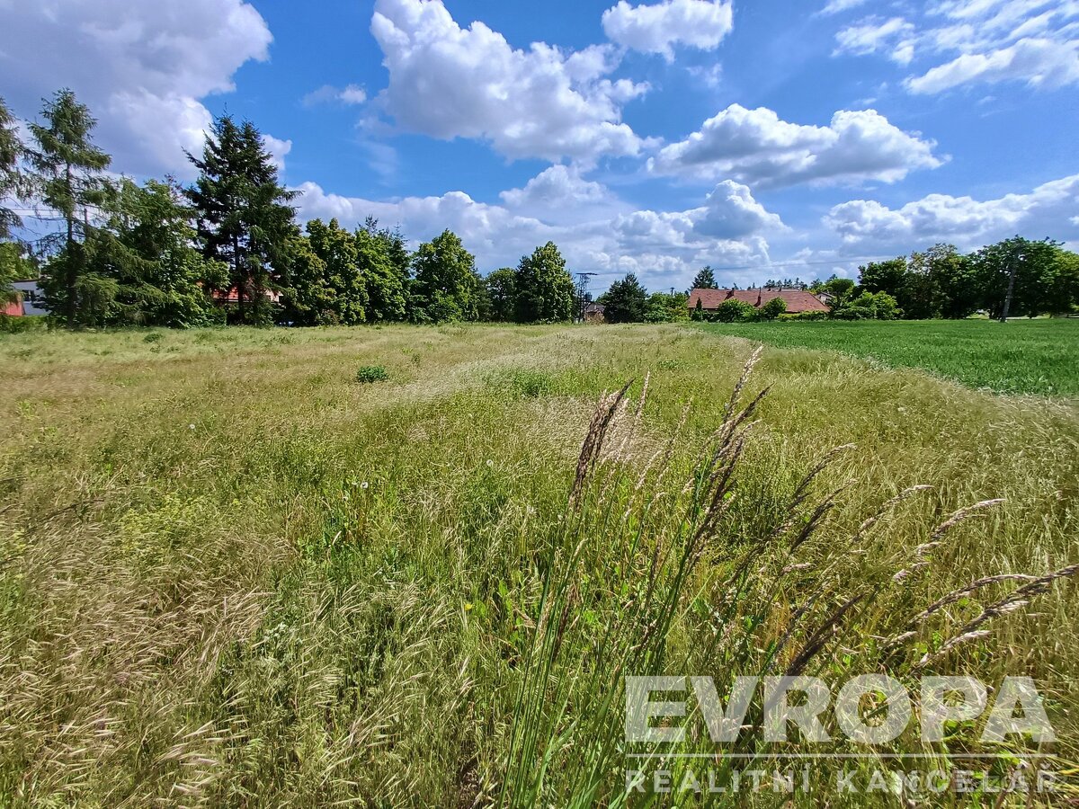 Prodej pozemku s rozlohou 1073 m2, Okrouhlo, okres Praha-záp