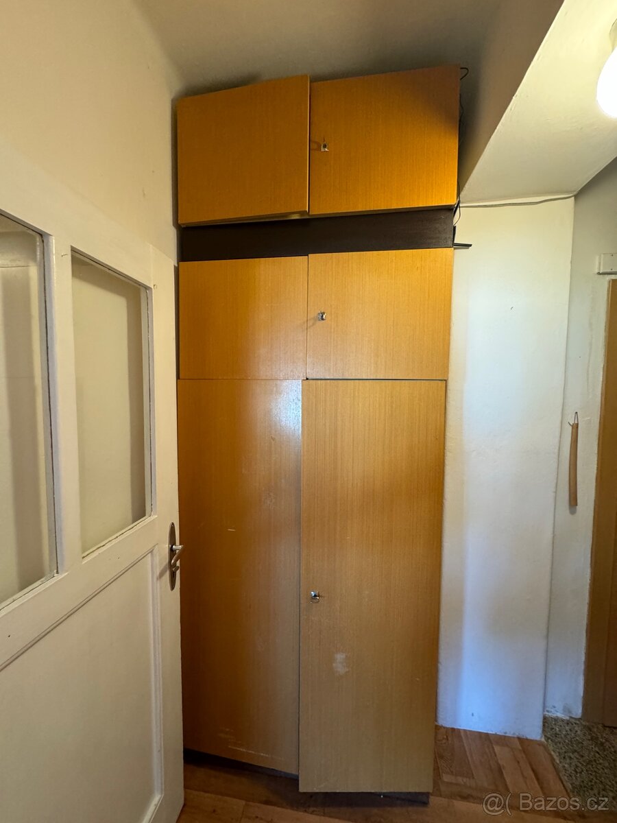 Darujeme skříň a dvě skříňky zdarma