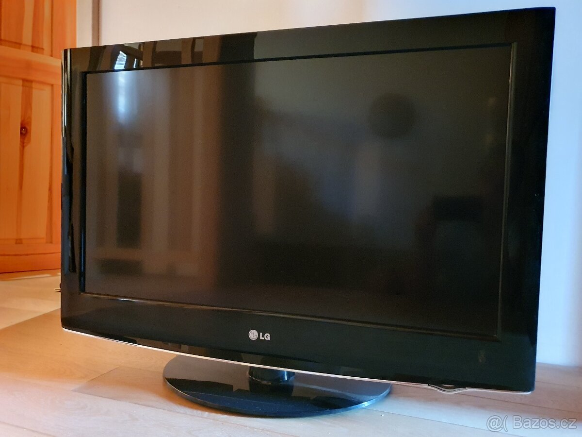 LG 32LH3000, Full HD, v bezvadném stavu