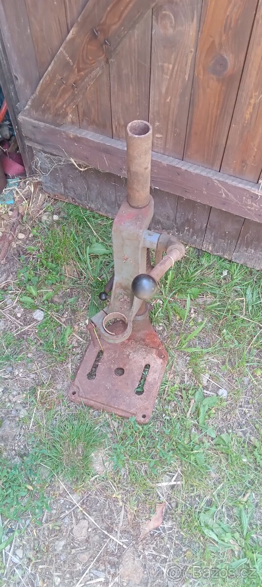 Prodám držák na vrtačku litina